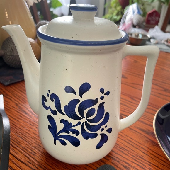 Blue Belle Fine Porcelain VINTAGE tea pot - Picture 1 of 1